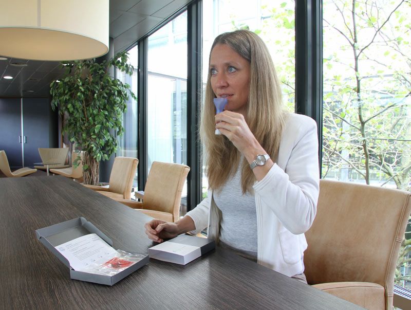 Het afnameproces van de Nutri-Gene Expert test kan eenvoudig thuis plaatsvinden. 