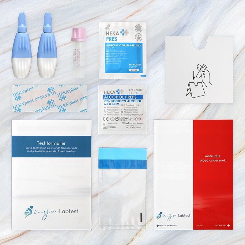 In de bloed suiker onderzoek testkit zitten alle benodigdheden voor het afnemen van het sample.