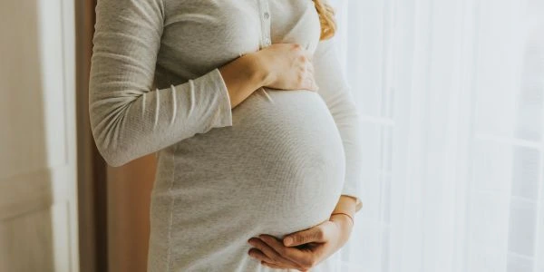 Vrouwen en winderigheid en rommelende darmen